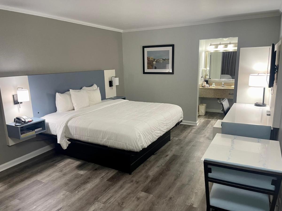 Quality Inn & Suites Джорджтаун Экстерьер фото