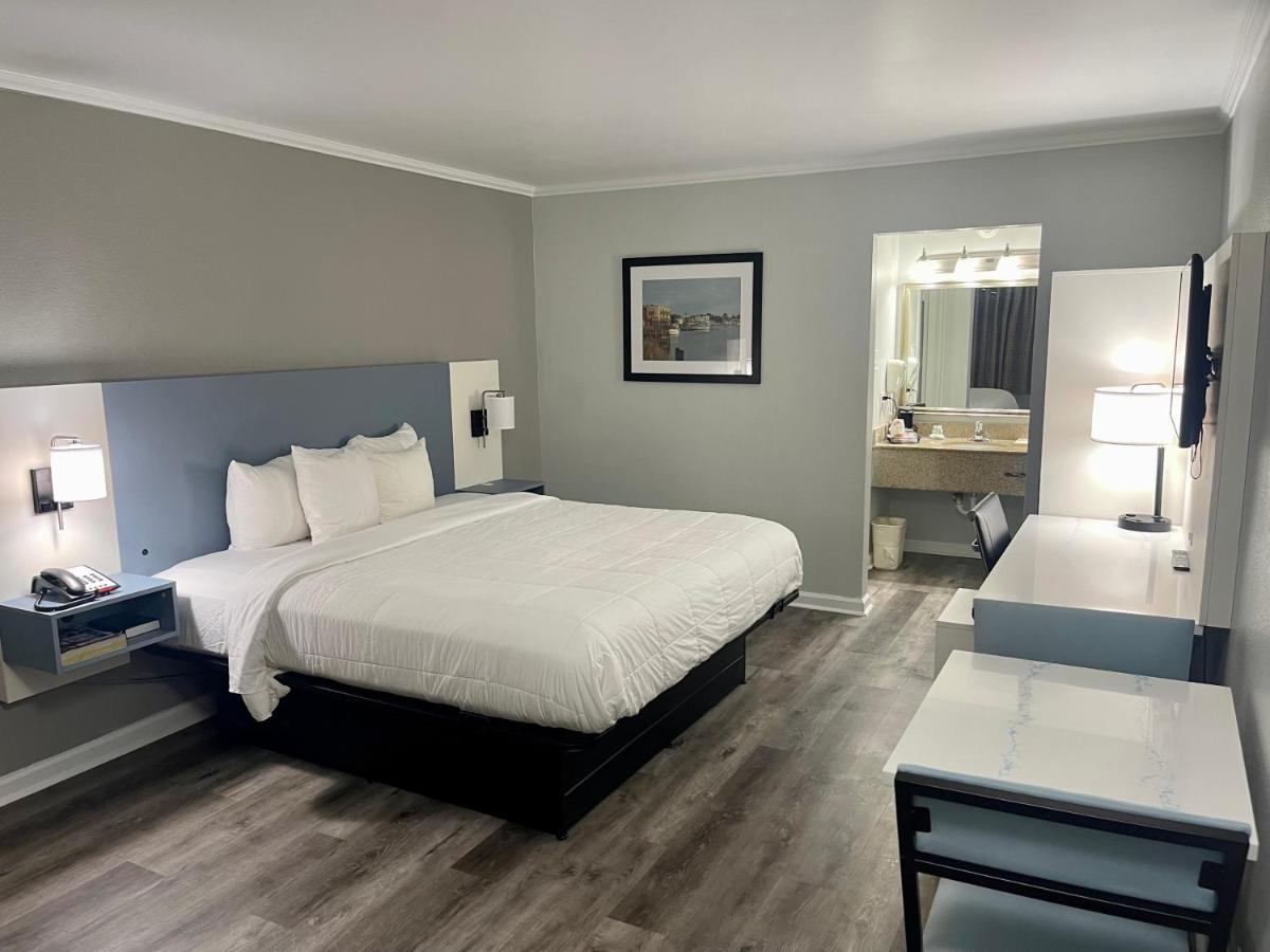 Quality Inn & Suites Джорджтаун Экстерьер фото
